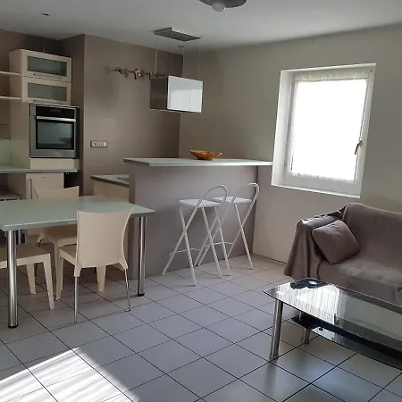 Apartment F2 En Rez De Jardin A *