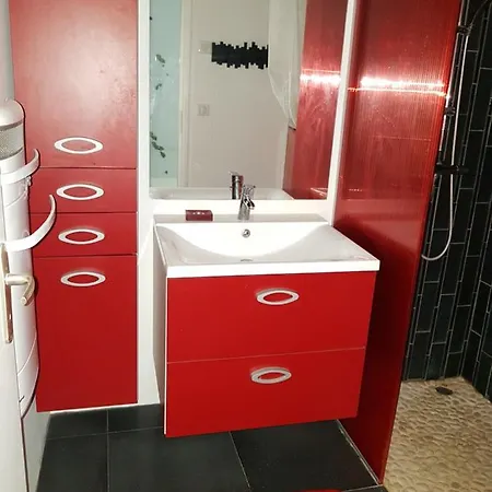 F2 En Rez De Jardin A Apartment *