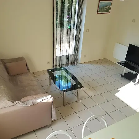 Apartment F2 En Rez De Jardin A