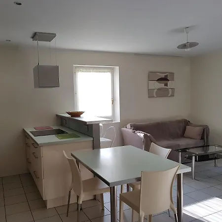 Apartment F2 En Rez De Jardin A *