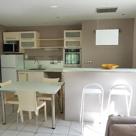 Apartment F2 En Rez De Jardin A Crest