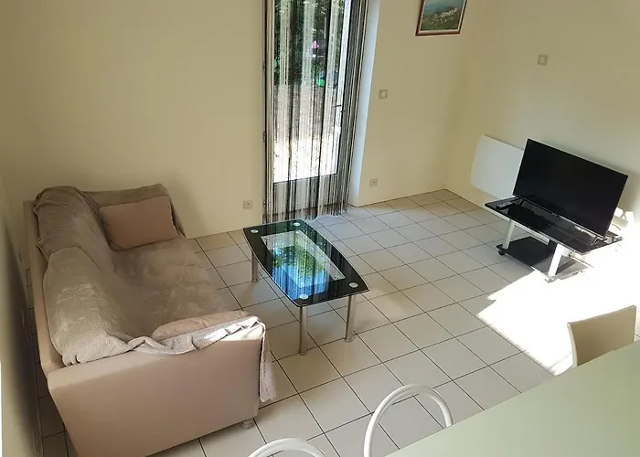 Апартаменты F2 En Rez De Jardin A